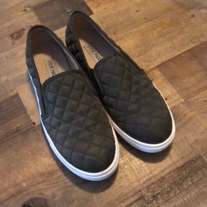 Steve Madden Green Quilted shoes